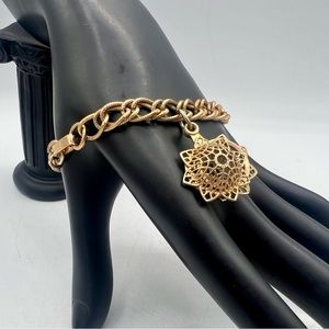 Vintage gold chain bracelet filigree charm 7.25”